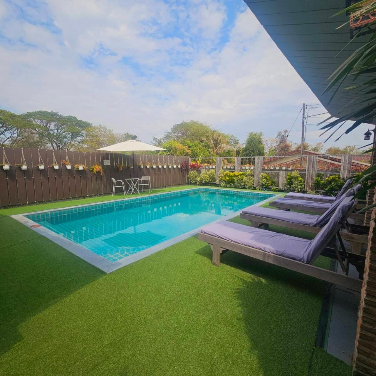 Sawasdee​ Buriram​ Resort エクステリア 写真